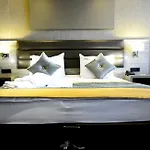 Empire Hotel 4*