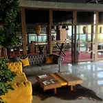 Empire Hotel 4*