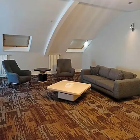 Empire Hotel 4*