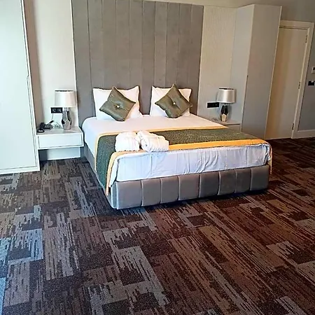 Empire Hotel 4*