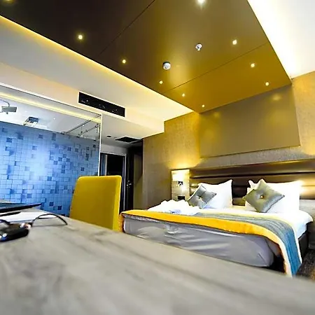 Empire 4*