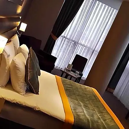 Empire Hotel 4*