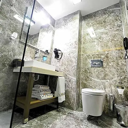 Empire Hotel 4*