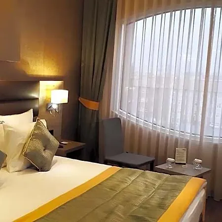 Empire Hotel