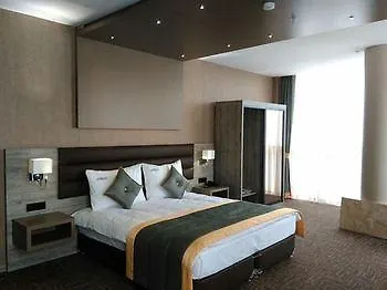 Empire Hotel 4*