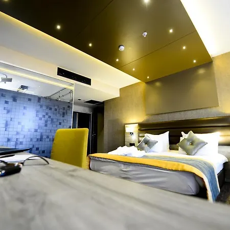 Empire Hotel
