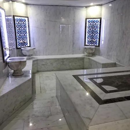 Empire Hotel 4*