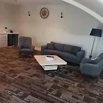 Empire Hotel 4*