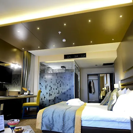 Empire 4*